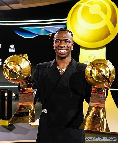 Vinicius đoạt cú đúp danh hiệu tại Lễ trao giải Globe Soccer ngày 27/12.